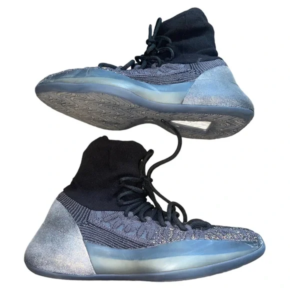Yeezy quantum basketball shoe Sz 7Y onyx knit